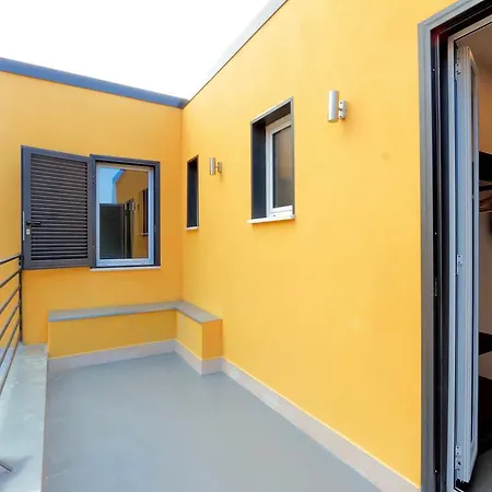 Bright Modern Flat 7 *